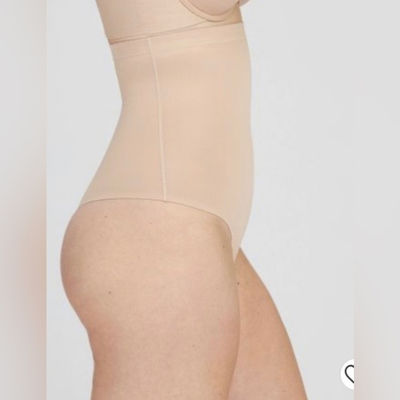 seamless solutions - high waist shaping thong Nude - Picture 3 of 8